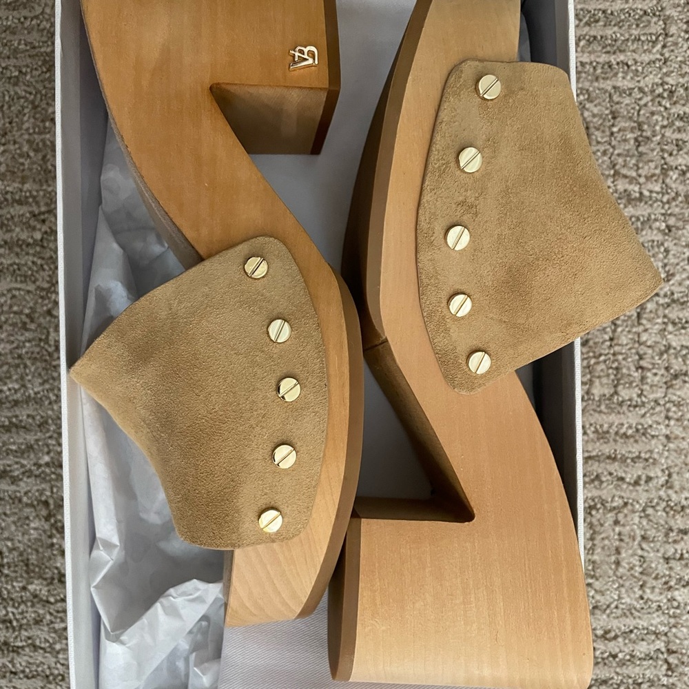 Elevate a look with these new Veronica Beard mule sandals. - Picture 4 of 4